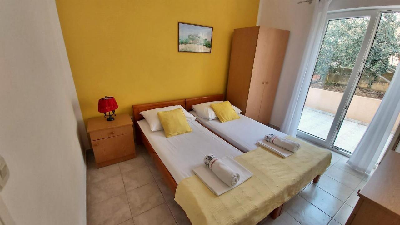 Apartments Mandalinic Omiš Екстериор снимка