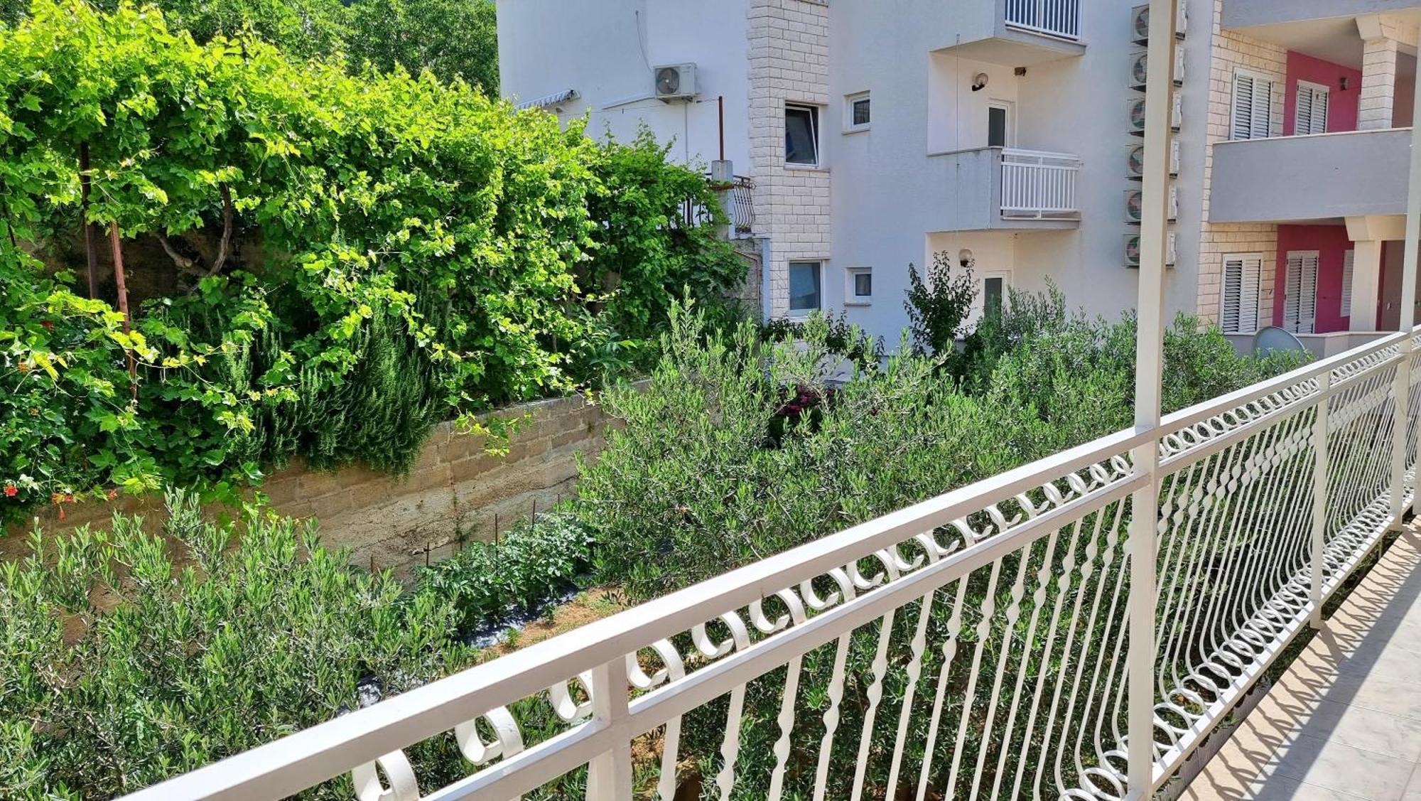 Apartments Mandalinic Omiš Екстериор снимка